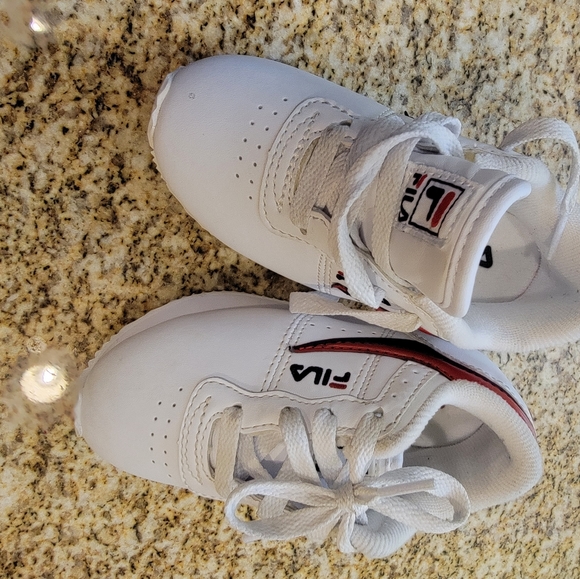 Toddler Fila Sneakers - Picture 2 of 8